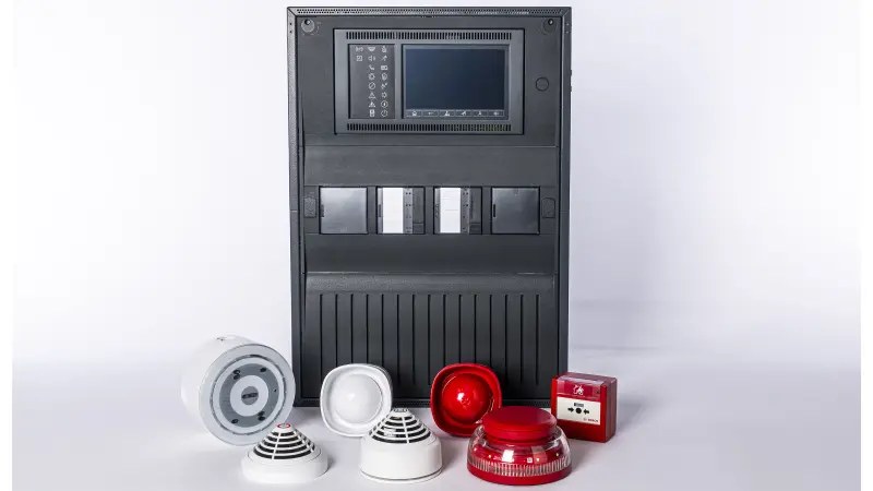 Bosch fire alarm control panel with smoke detectors, sounders, a beacon and a manual call point